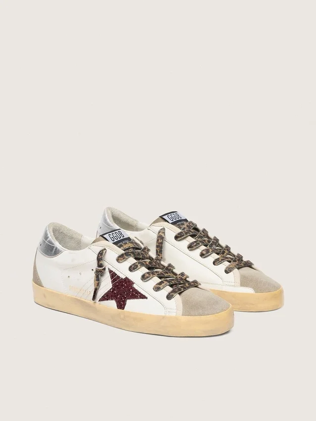 Super-Star con estrella de purpurina color burdeos y lengüeta del talón plateada