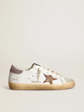 Super-Star con una estrella color canela y una lengüeta en el talón con purpurina rosa