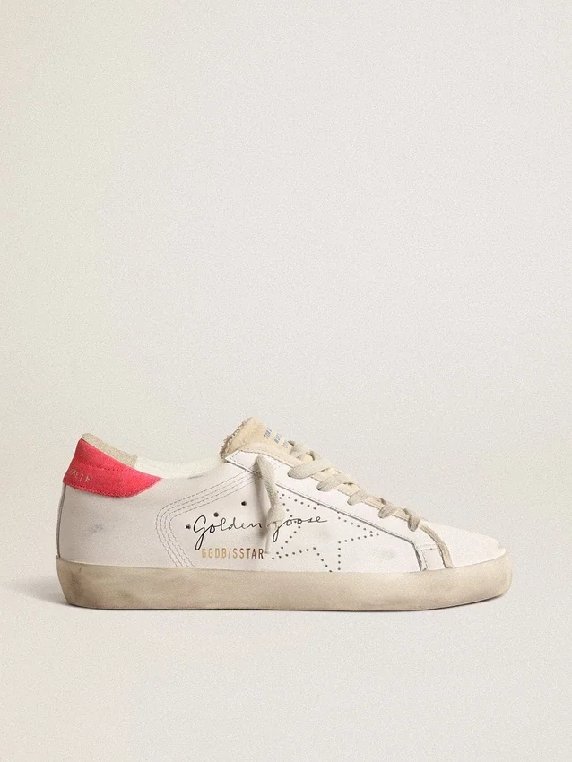 Super-Star de cuero blanco para mujer con estrella perforada y lengüeta de nylon fucsia en el talón