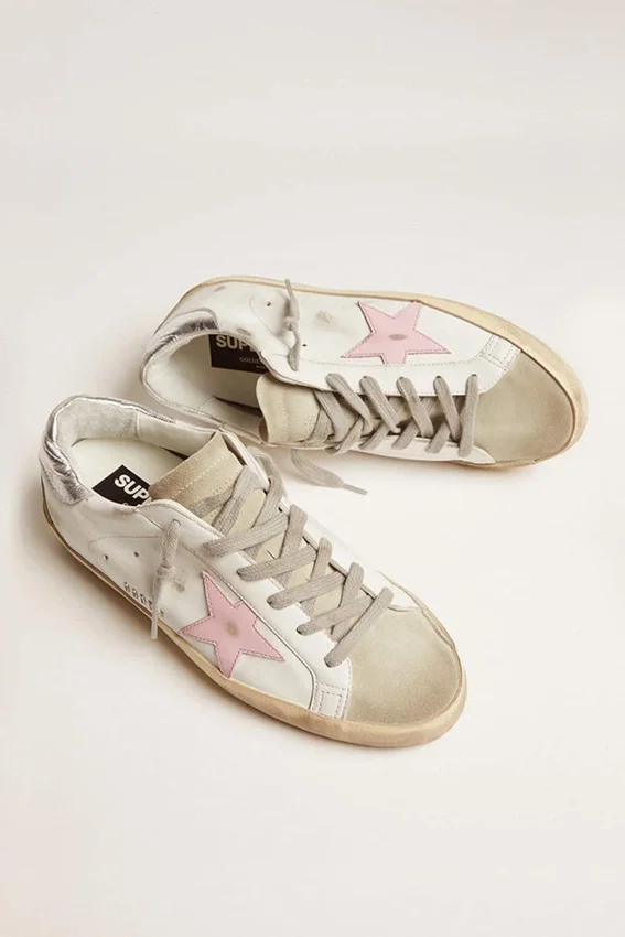 Super-Star de cuero para mujer con estrella rosa y lengüeta plateada en el talón