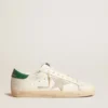 Super-Star en cuero blanco con estrella de gamuza gris hielo y lengüeta del talón de cuero verde
