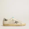 Super-Star en cuero y gamuza blancos con estrella de cuero plateada y dorada