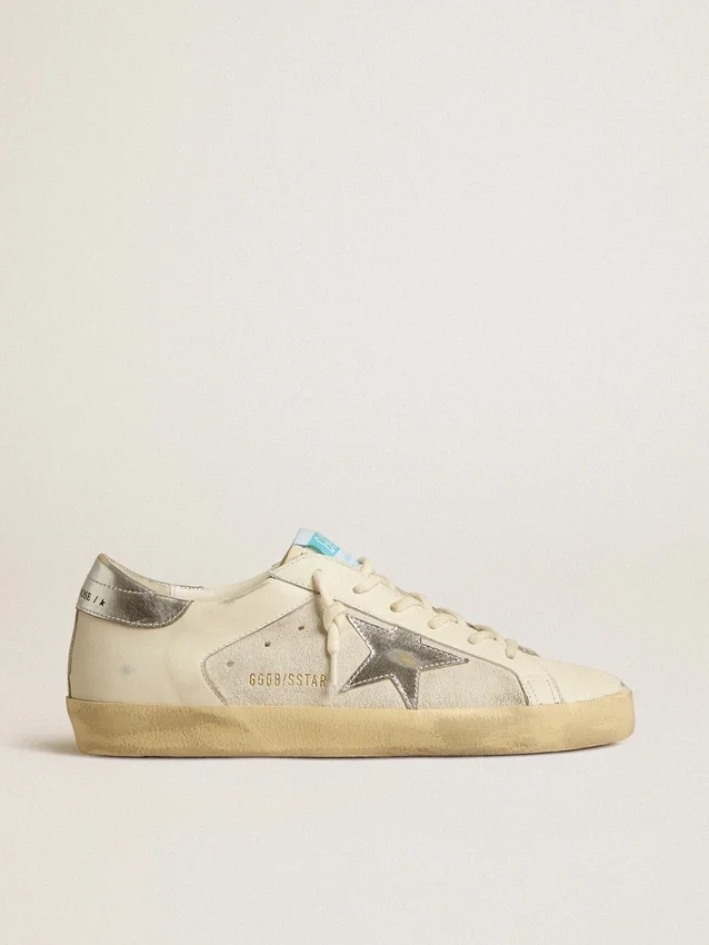Super-Star en cuero y gamuza blancos con estrella de cuero plateada y dorada