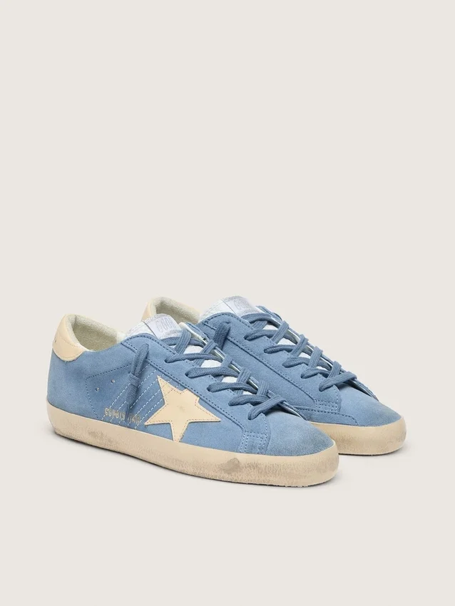 Super-Star en gamuza azul claro con estrella y lengüeta del talón de cuero beige