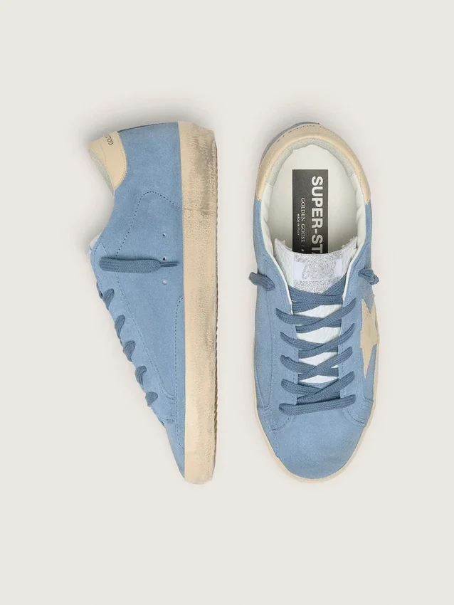 Super-Star en gamuza azul claro con estrella y lengüeta del talón de cuero beige