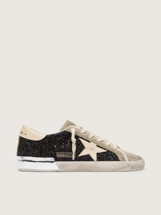 Super-Star en negro con purpurina, estrella color crema e inserciones de gamuza