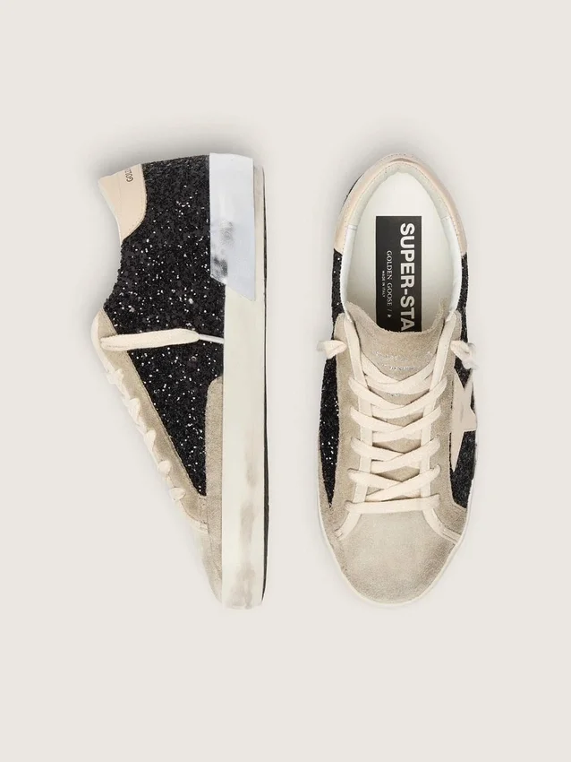 Super-Star en negro con purpurina, estrella color crema e inserciones de gamuza