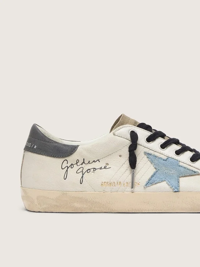 Super-Star en piel napa con estrella de gamuza azul claro y lengüeta del talón de piel gris