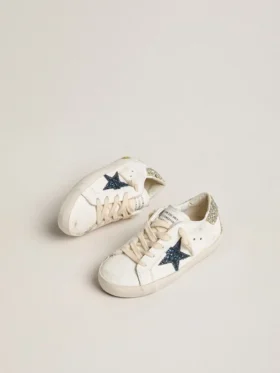 Super-Star Junior en cuero con estrella brillante y lengüeta en el talón