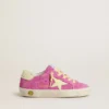 Super-Star Junior en gamuza rosa con estrella amarilla clara y lengüeta en el talón