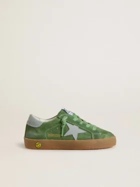 Super-Star Junior en gamuza verde con estrella azul claro y lengüeta en el talón