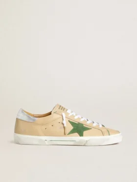 Super-Star LTD en cuero beige con estrella de gamuza verde y lengüeta en el talón de cuero con lámina plateada