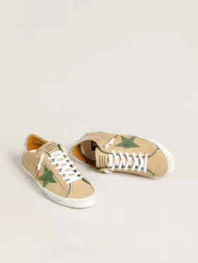 Super-Star LTD en cuero beige con estrella de gamuza verde y lengüeta en el talón de cuero con lámina plateada
