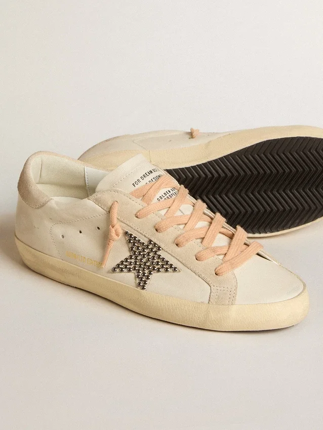Super-Star LTD en cuero con estrella de gamuza beige y tachuelas de Swarovski