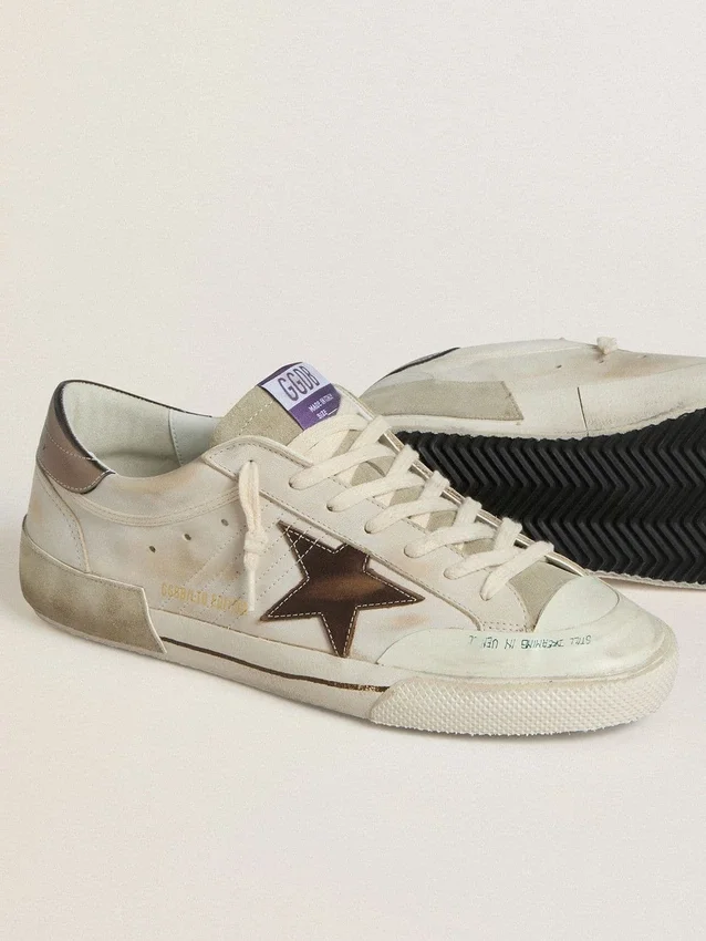 Super-Star LTD para hombre en gamuza con estrella de cuero marrón y lengüeta en el talón de cuero metalizado