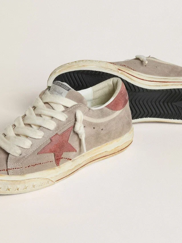 Super-Star LTD para hombre en gamuza gris con estrella y lengüeta del talón de gamuza encerada roja