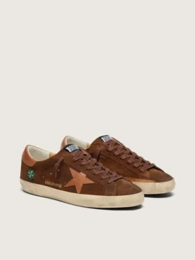 Super-Star LTD para hombre en gamuza marrón con estrella de cuero rojo ladrillo y bordado con cuentas verdes