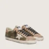 Super-Star LTD para hombre en gamuza verde oliva con estrella bordada en color crema