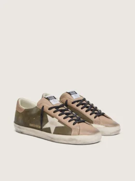Super-Star LTD para hombre en gamuza verde oliva con estrella bordada en color crema