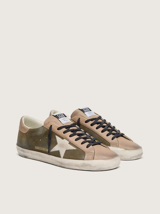Super-Star LTD para hombre en gamuza verde oliva con estrella bordada en color crema