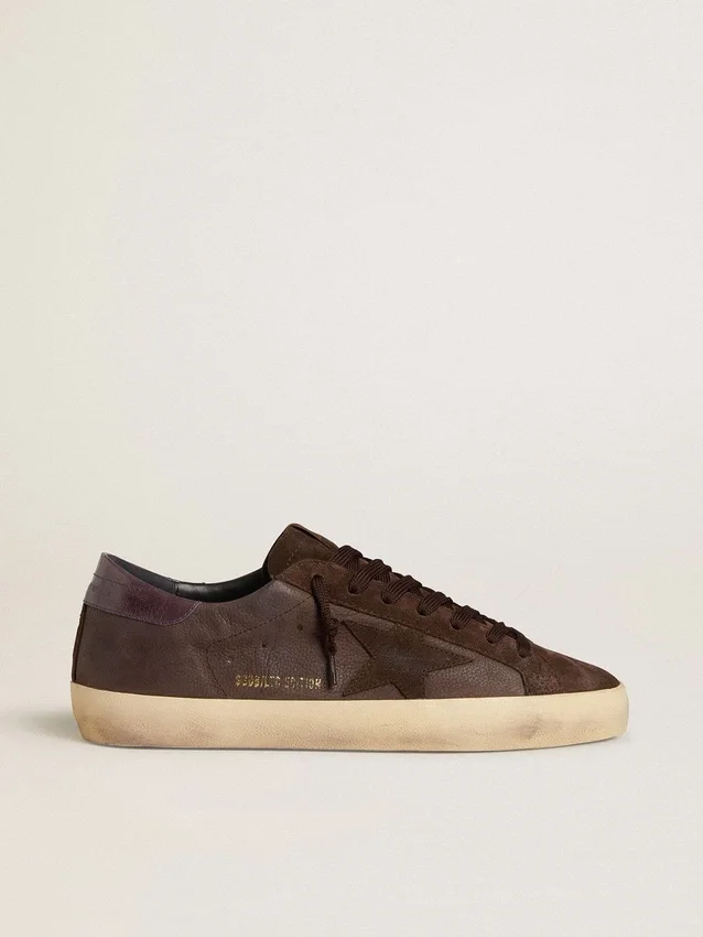 Super-Star LTD para hombre en nobuk marrón con estrella de gamuza y lengüeta del talón de cuero morado