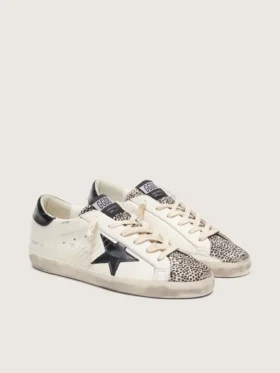 Super-Star LTD para mujer en cuero blanco con estrella negra y detalles de piel de potro