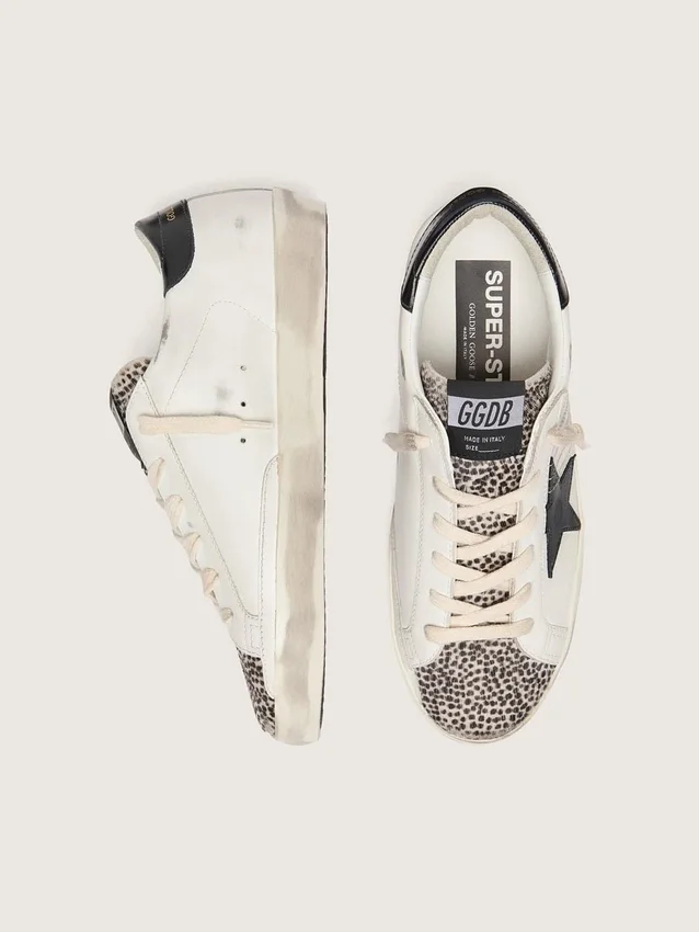 Super-Star LTD para mujer en cuero blanco con estrella negra y detalles de piel de potro