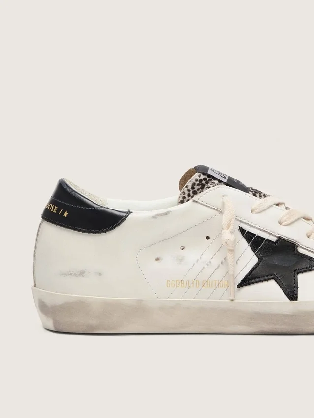 Super-Star LTD para mujer en cuero blanco con estrella negra y detalles de piel de potro