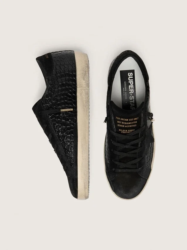 Super-Star LTD para mujer en cuero negro con estampado de cocodrilo, estrella de gamuza negra y lengüeta del talón