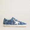 Super-Star LTD para mujer en denim azul claro con una estrella de cuero blanco y flores bordadas