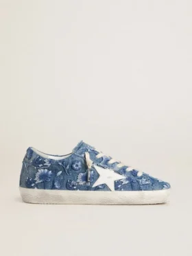 Super-Star LTD para mujer en denim azul claro con una estrella de cuero blanco y flores bordadas