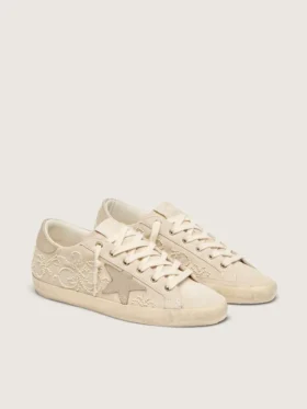 Super-Star LTD para mujer en gamuza color perla con estrella dorada y bordado de cuentas