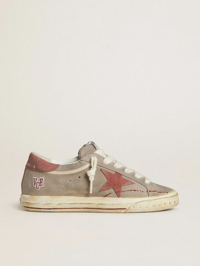 Super-Star LTD para mujer en gamuza gris con estrella y lengüeta del talón de gamuza encerada roja