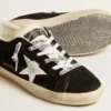 Super-Star LTD para mujer en gamuza negra con estrella impresa en blanco y lengüeta del talón con purpurina plateada