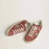 Super-Star LTD para mujer en gamuza roja con estrella plateada brillante y lengüeta del talón de cuero laminado