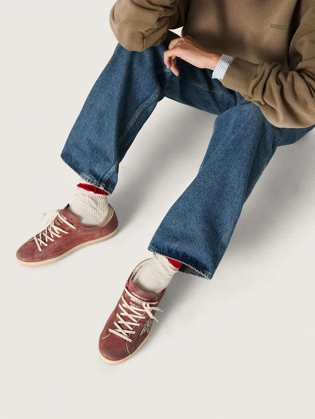 Super-Star LTD para mujer en gamuza roja con estrella plateada brillante y lengüeta del talón de cuero laminado