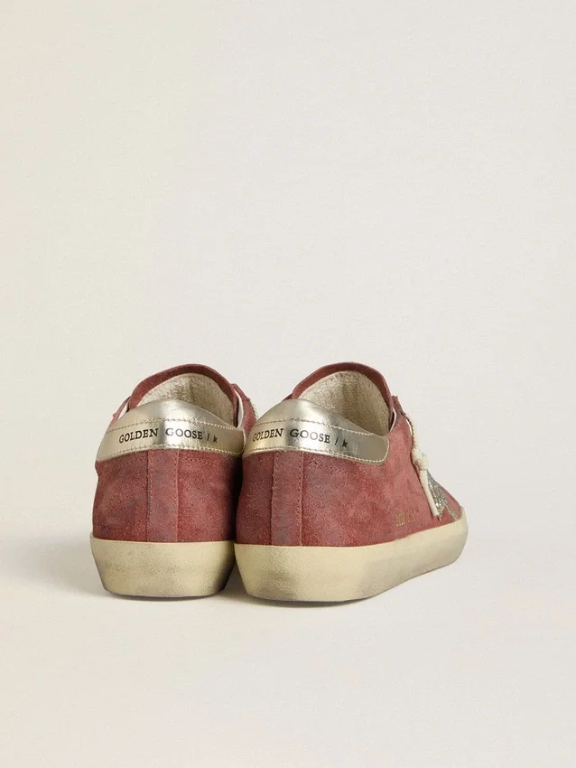 Super-Star LTD para mujer en gamuza roja con estrella plateada brillante y lengüeta del talón de cuero laminado