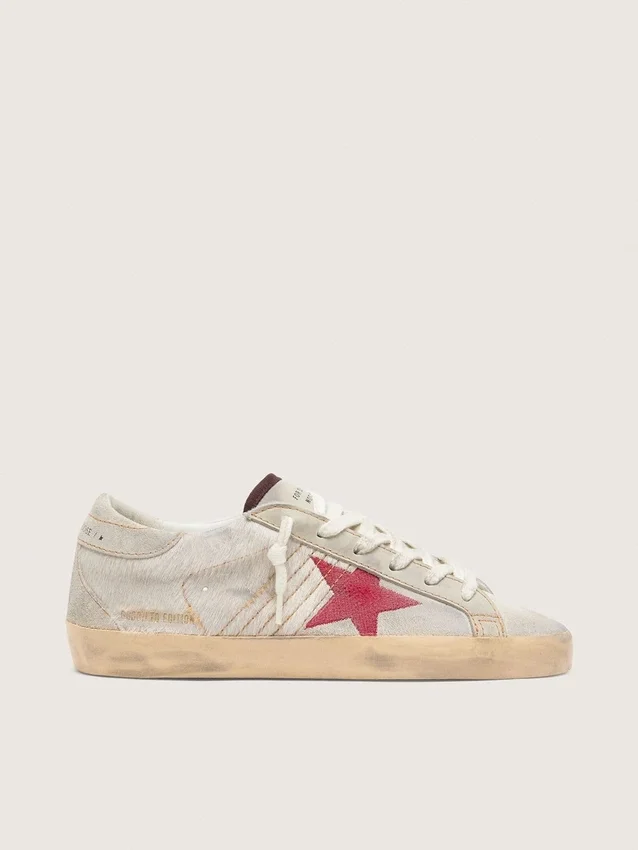 Super-Star LTD para mujer en piel de potro blanca con estrella de gamuza roja