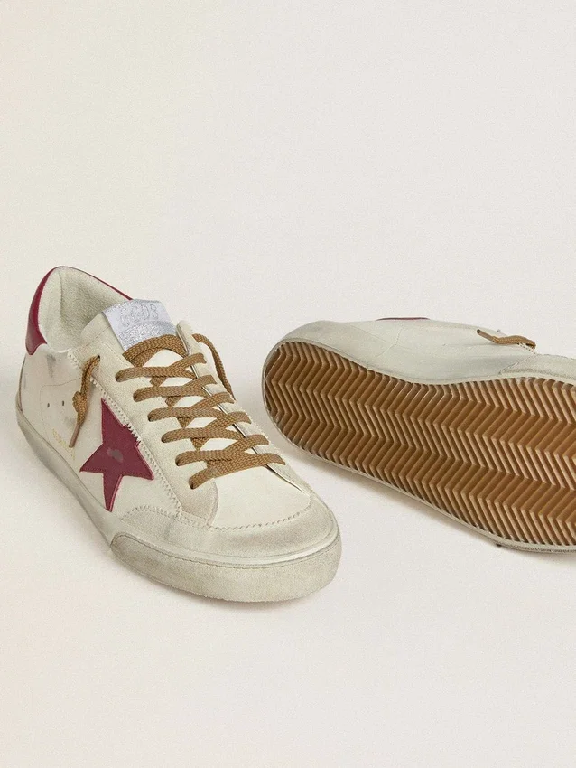 Super-Star para hombre con estrella de cuero rojo e inserciones de gamuza beige