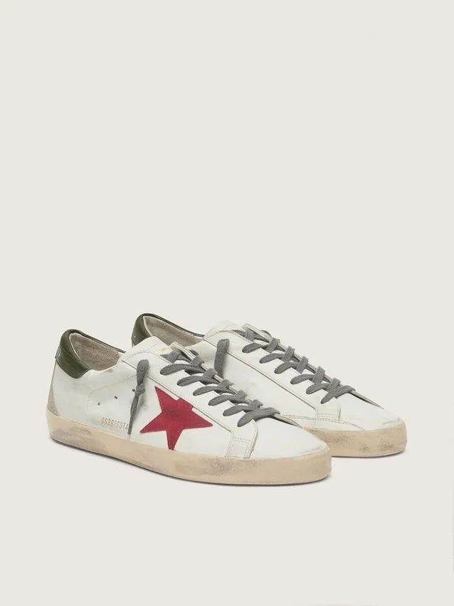 Super-Star para hombre con estrella de gamuza roja y lengüeta del talón de cuero verde