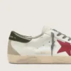 Super-Star para hombre con estrella de gamuza roja y lengüeta del talón de cuero verde