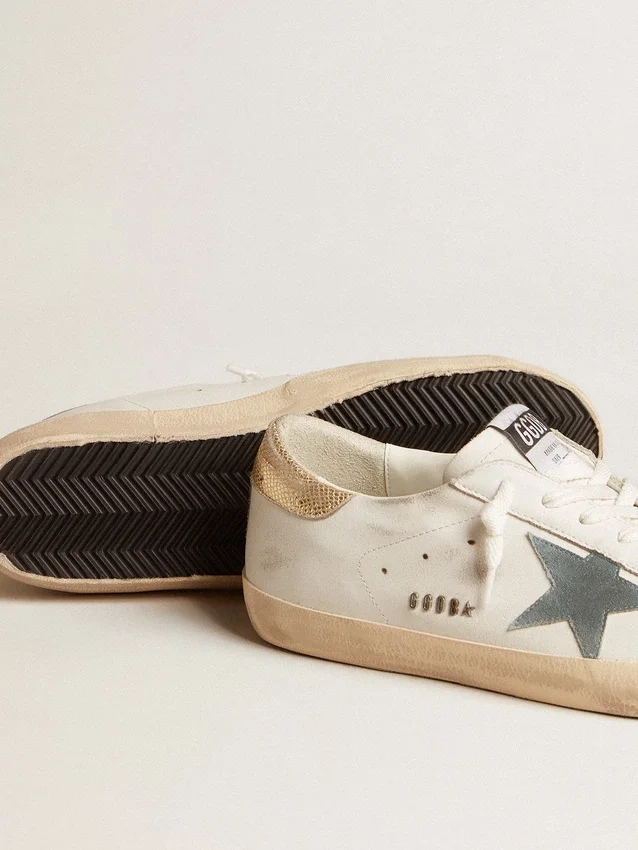 Super-Star para hombre con estrella de gamuza y lengüeta en el talón de cuero con estampado de serpiente platino