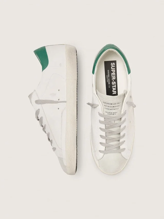 Super-Star para hombre con estrella perforada y lengüeta verde en el talón