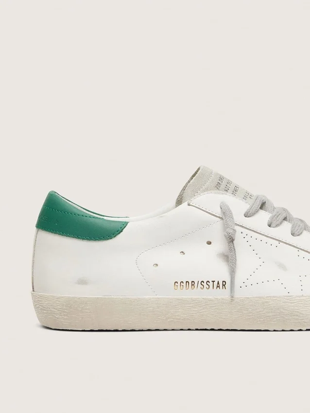 Super-Star para hombre con estrella perforada y lengüeta verde en el talón
