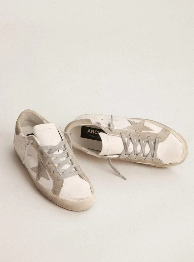 Super-Star para hombre con estrella y lengüeta del talón de gamuza gris