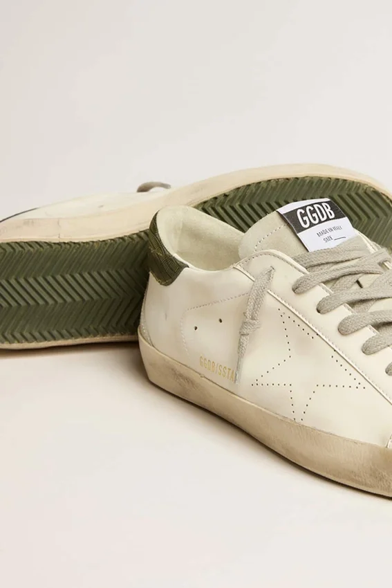 Super-Star para hombre de origen biológico con estrella perforada y lengüeta verde en el talón