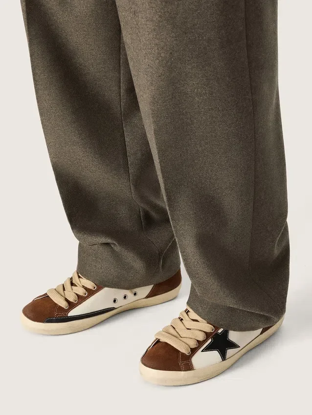 Super-Star para hombre en cuero blanco y gamuza marrón con estrella de cuero negro