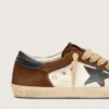 Super-Star para hombre en cuero blanco y gamuza marrón con estrella de cuero negro