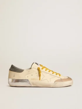 Super-Star para hombre en cuero con estrella perforada y lengüeta de talón de gamuza gris