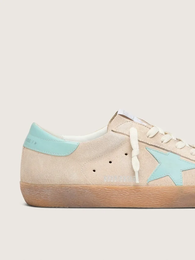 Super-Star para hombre en gamuza beige con estrella verde aguamarina